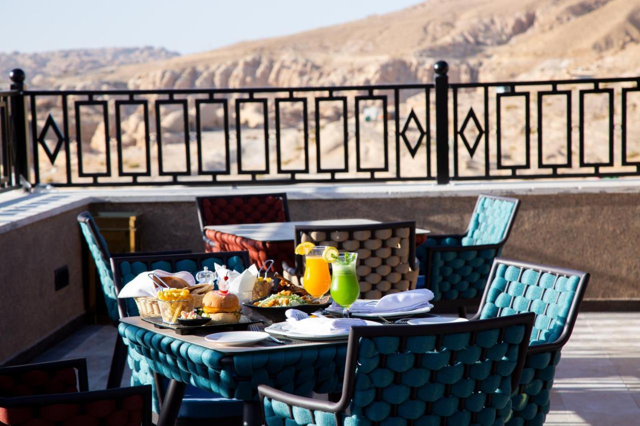 Petra Moon Luxury Hotel Wadi Musa Esterno foto